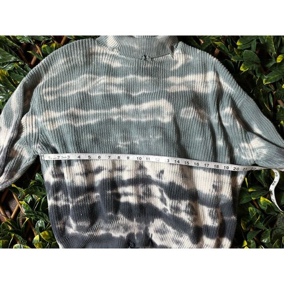 yfb Blue White Tie Dye Distressed Mock Neck Sweater Size Small - Picture 5 of 6